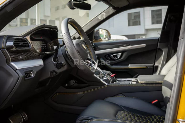 Top Specs Lamborghini Urus (Gelb), 2020  zur Miete in Dubai
