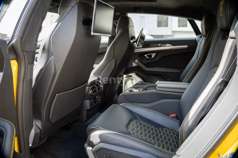 Top Specs Lamborghini Urus (Gelb), 2020  zur Miete in Dubai