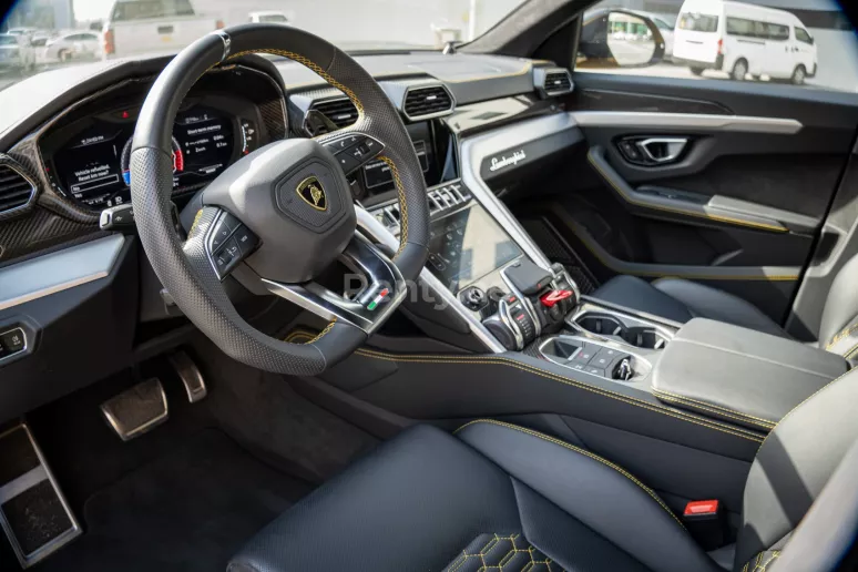 Top Specs Lamborghini Urus (Gelb), 2020  zur Miete in Dubai