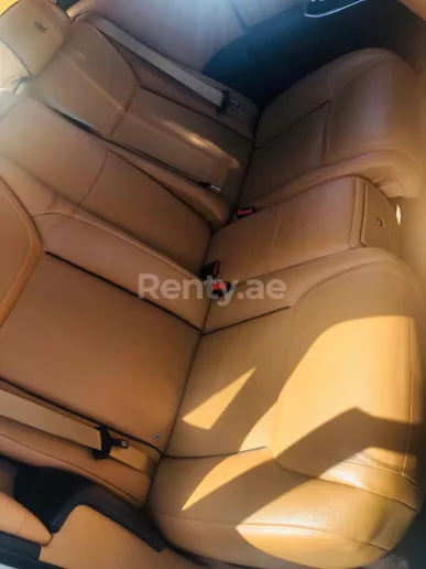 Rolls Royce Ghost (Oro), 2019 para alquiler en Dub&aacute;i