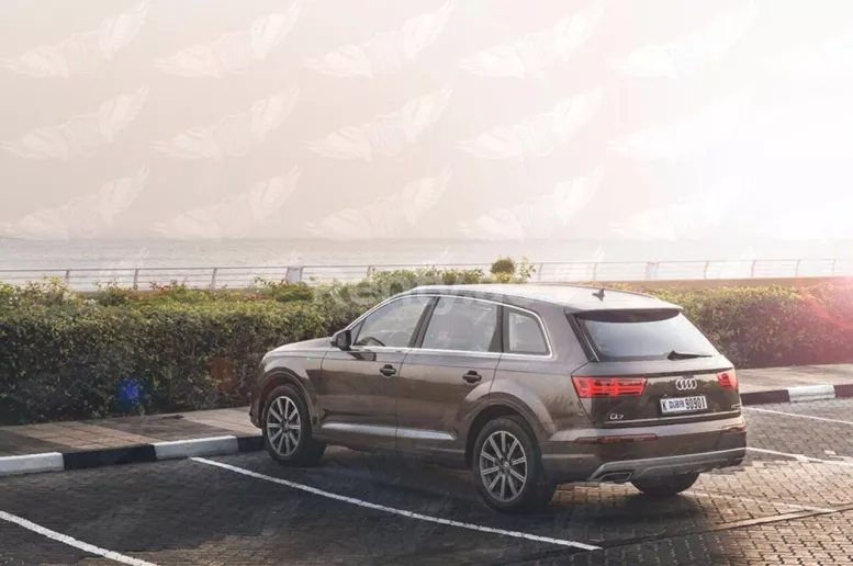 Audi Q7 v8 Limited Edition (Dark Brown), 2017 for rent in Dubai