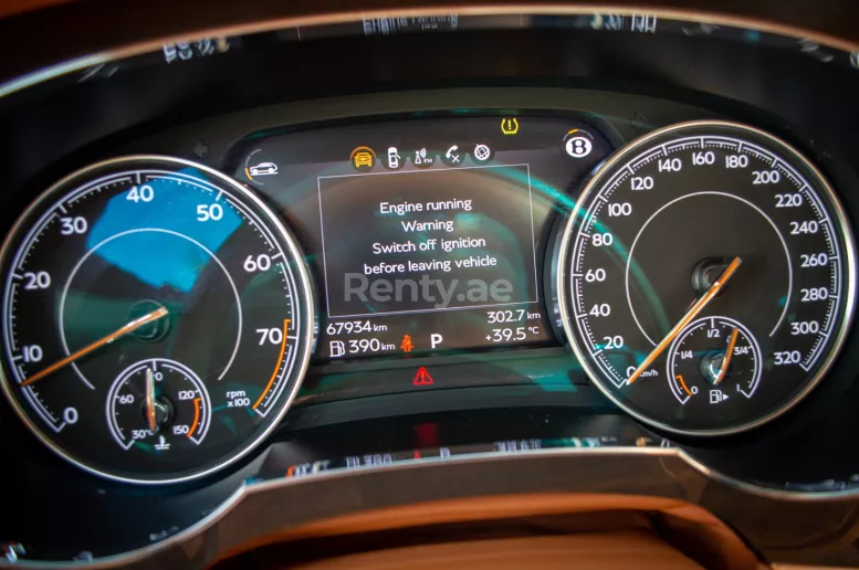 Bentley Bentayga (Blanco), 2019 para alquiler en Dub&aacute;i