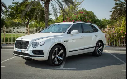 إيجار بنتلي بينتايجا (أبيض), 2019 في دبي