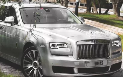 Dubai'de kiralık Rolls Royce Ghost (G&uuml;m&uuml;ş Gri), 2019