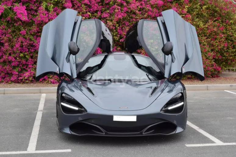 在迪拜 租 McLaren 720 S, Unique car (白灰), 2019