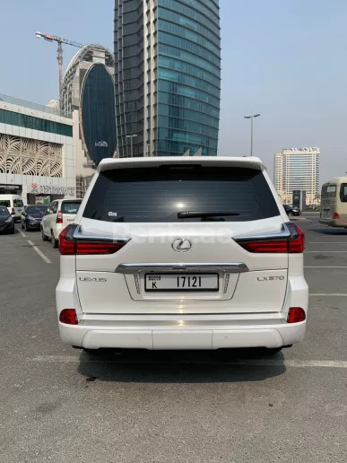 在迪拜 租 雷克萨斯LX 570 (白色), 2019