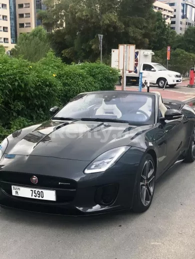 إيجار جاكوار اف تايب (اللون الرمادي), 2019 في دبي