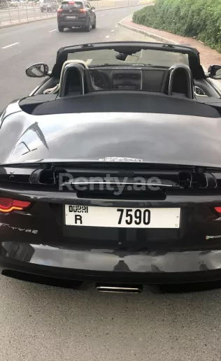 إيجار جاكوار اف تايب (اللون الرمادي), 2019 في دبي
