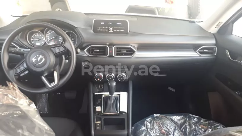 Mazda CX5 (Blanco Brillante), 2019 para alquiler en Dub&aacute;i