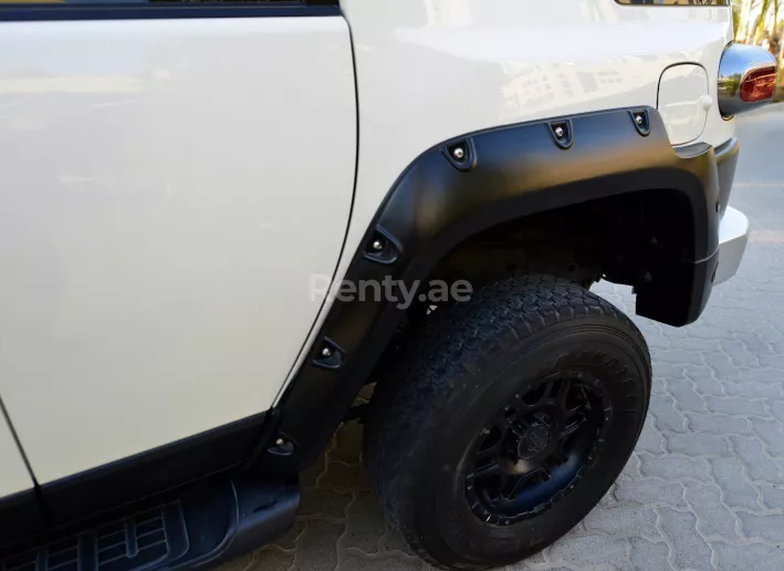 Toyota FJ Cruiser (Blanc Brillant), 2015 &agrave; louer &agrave; Duba&iuml;