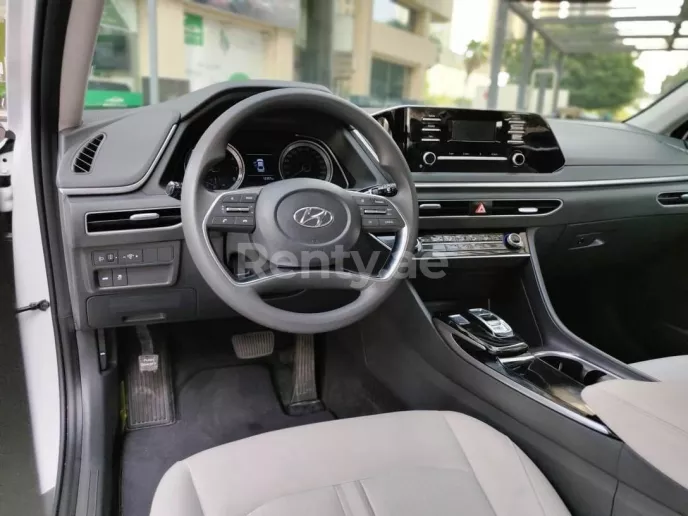 إيجار هيونداي سوناتا (أبيض), 2020 في دبي