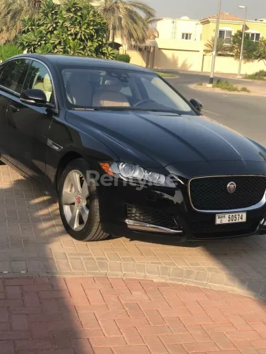 Dubai'de kiralık Jaguar XF (Siyah), 2019