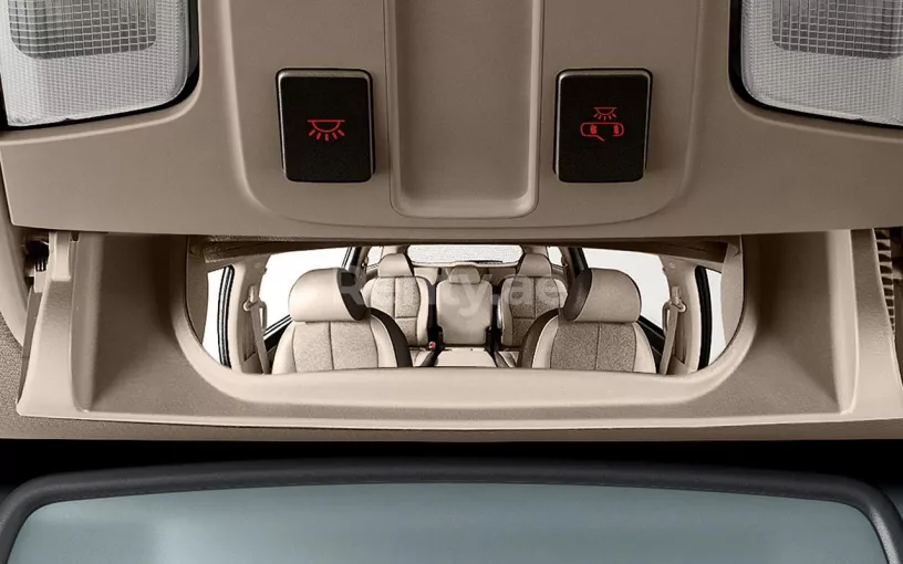 KIA Carnival (Plata), 2018 para alquiler en Dub&aacute;i