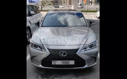 Lexus ES Series (Argent), 2019 &agrave; louer &agrave; Duba&iuml;