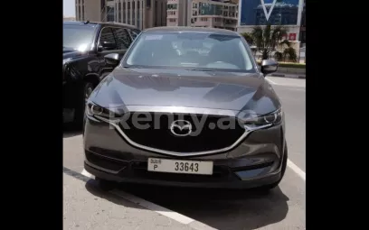 Mazda CX5 (Gris), 2020 para alquiler en Dub&aacute;i