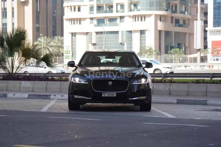 إيجار جاكوار XF (أسود), 2019 في دبي