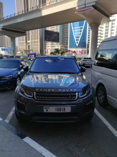 Range Rover Evoque (Grau), 2019  zur Miete in Dubai
