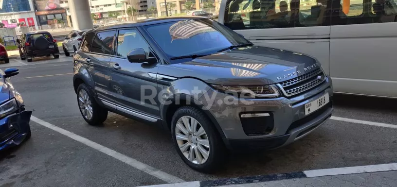 Range Rover Evoque (Grau), 2019  zur Miete in Dubai