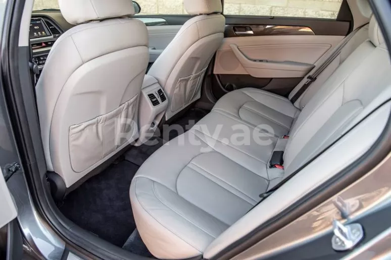 Hyundai Sonata (Серый), 2018 для аренды в Дубай