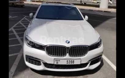 Dubai'de kiralık BMW 7 Serisi (Parlak Beyaz), 2019