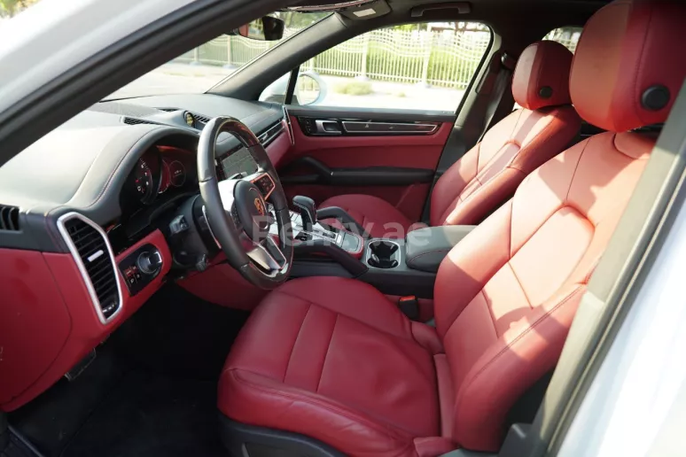 Porsche Cayenne (Blanc Brillant), 2019 &agrave; louer &agrave; Duba&iuml;