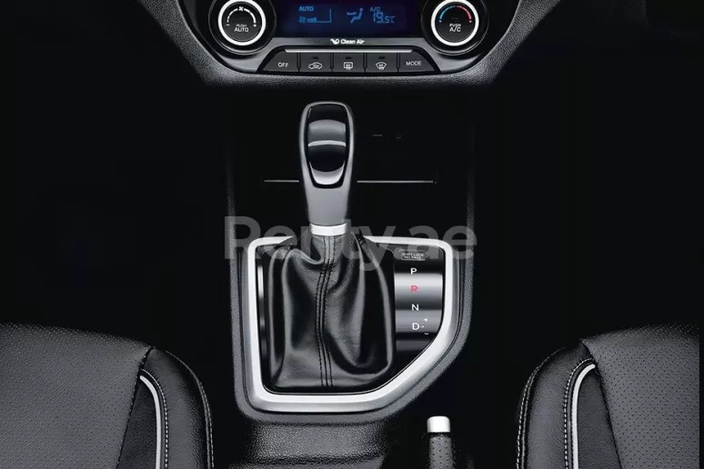 Hyundai Creta (Gris), 2020 para alquiler en Dub&aacute;i