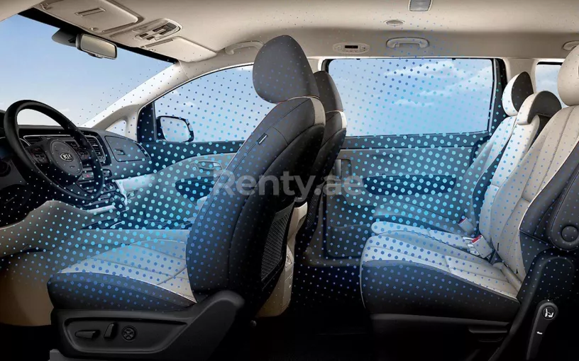 KIA Carnival (Blanco Brillante), 2018 para alquiler en Dub&aacute;i