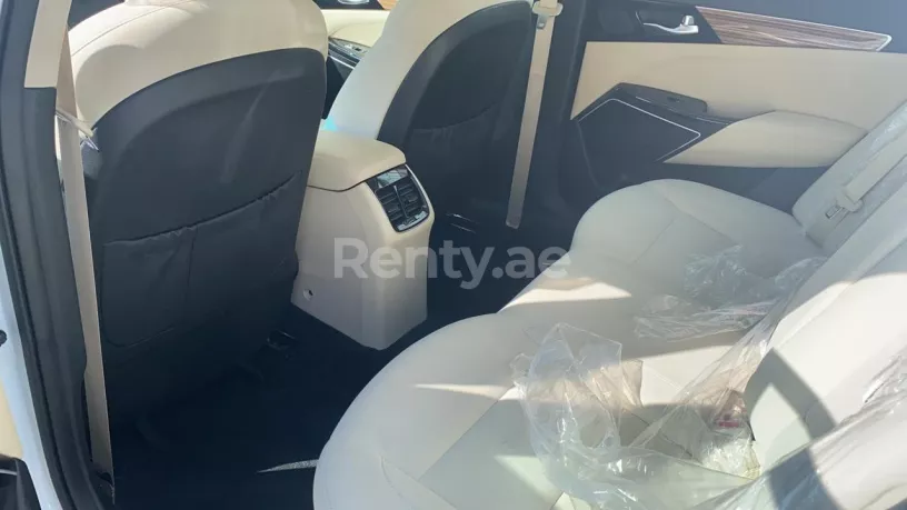 إيجار كيا كادينزا (ناصعة البياض), 2020 في دبي