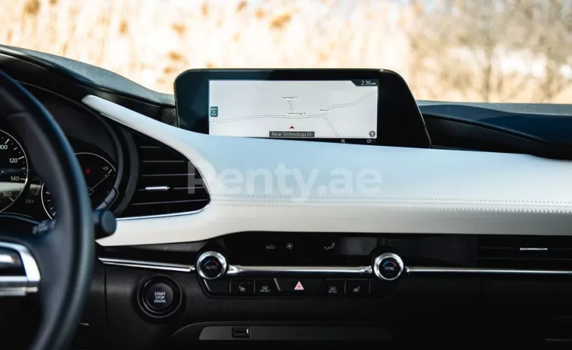 Dubai'de kiralık Mazda 3 (Gri), 2019