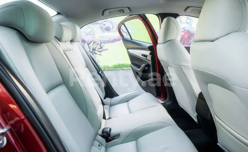 Dubai'de kiralık Mazda 3 (Gri), 2019
