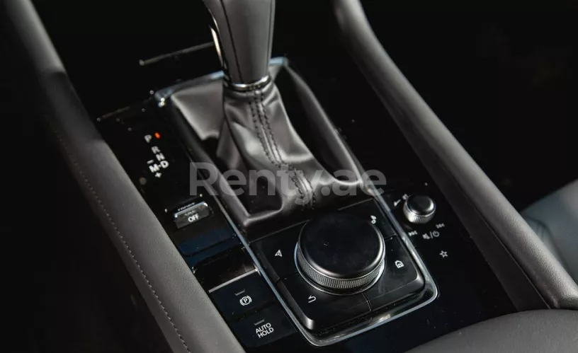 Dubai'de kiralık Mazda 3 (Gri), 2019