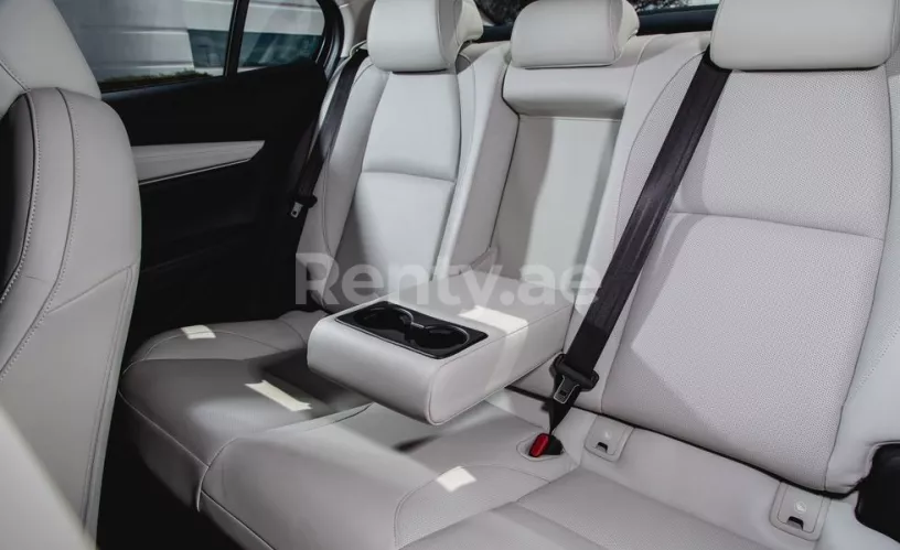 Dubai'de kiralık Mazda 3 (Gri), 2019