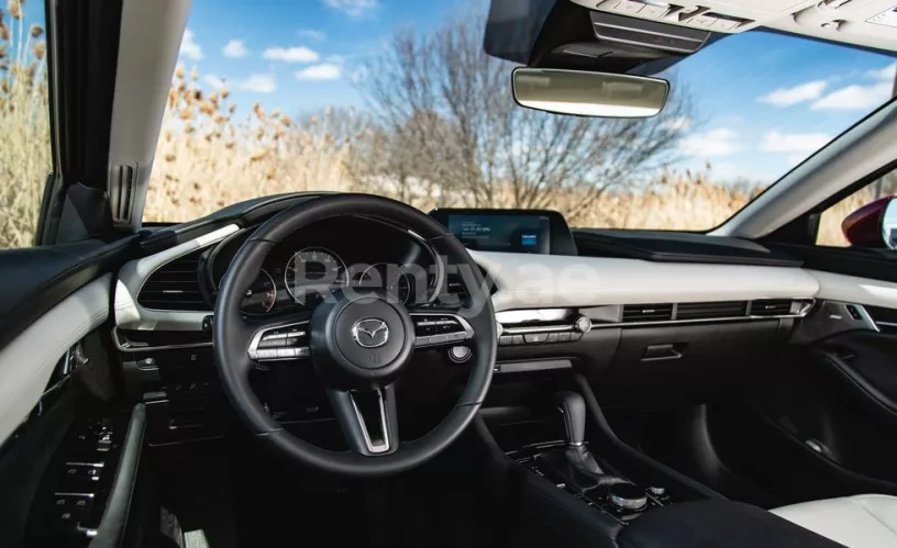 Dubai'de kiralık Mazda 3 (Gri), 2019