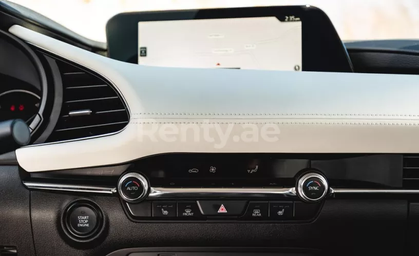 Dubai'de kiralık Mazda 3 (Gri), 2019