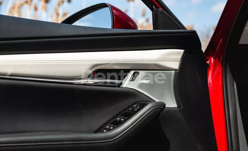 Dubai'de kiralık Mazda 3 (Gri), 2019