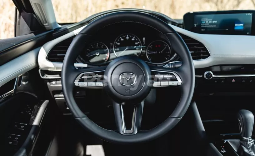 Dubai'de kiralık Mazda 3 (Gri), 2019