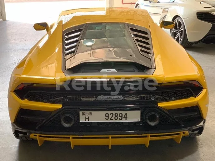 Lamborghini Evo (Amarillo), 2020 para alquiler en Dub&aacute;i
