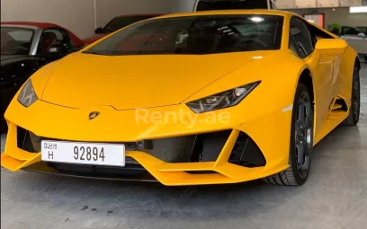 Lamborghini Evo (Amarillo), 2020 para alquiler en Dub&aacute;i
