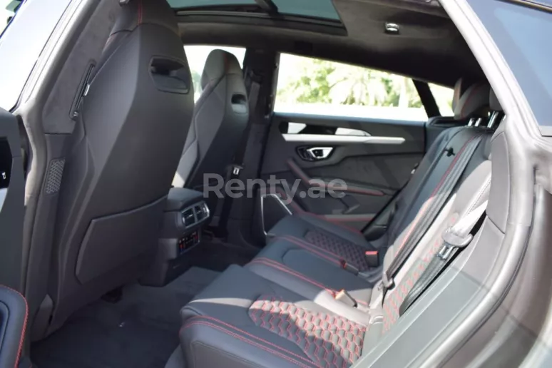 Lamborghini Urus (Schwarz), 2021  zur Miete in Dubai