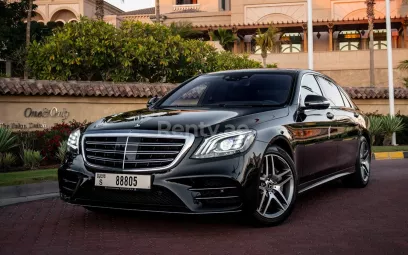 在迪拜 租 梅赛德斯 S 560 4matic (黑色), 2019