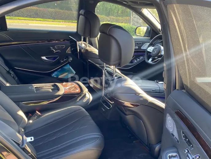 Mercedes S 560 4matic (Noir), 2019 &agrave; louer &agrave; Duba&iuml;