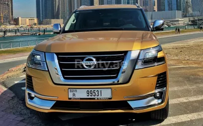 Nissan Patrol V6 (Gold), 2020 zur Miete in Dubai