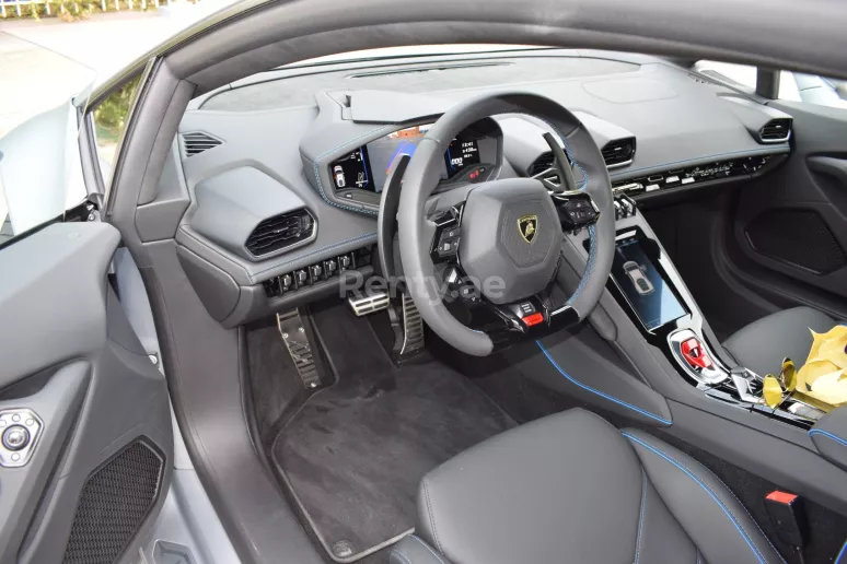 Dubai'de kiralık Lamborghini Evo (G&uuml;m&uuml;ş), 2020