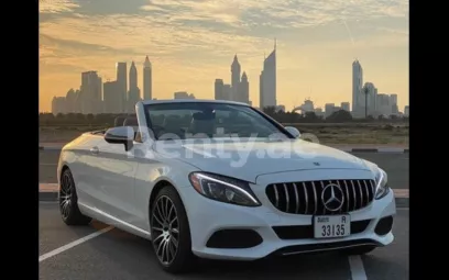 Mercedes C300 Class (Белый), 2018 для аренды в Дубай