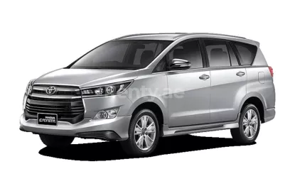 Toyota Innova (Silber), 2018 zur Miete in Dubai