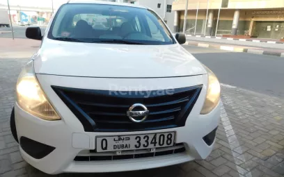 Nissan Sunny (Wei&szlig;), 2015 zur Miete in Dubai