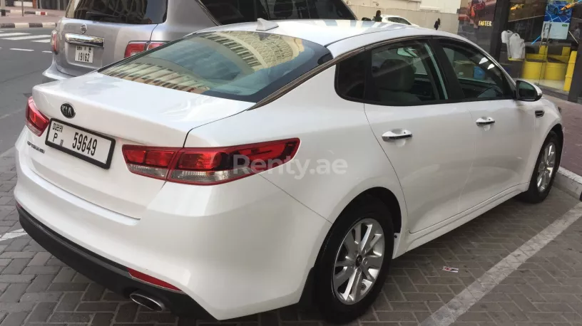 Dubai'de kiralık KIA Optima (Beyaz), 2017