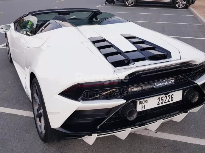 Lamborghini Evo (Белый), 2020 для аренды в Дубай