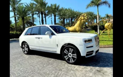 Rolls Royce Cullinan (Blanco), 2020 para alquiler en Abu Dhabi
