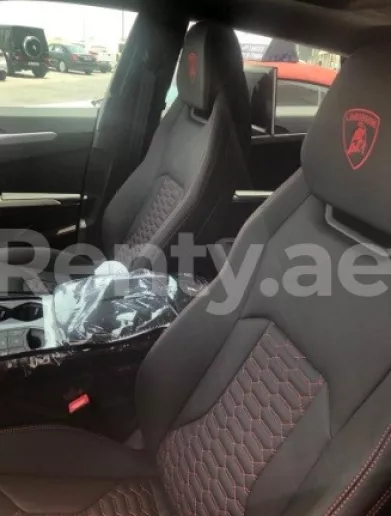 Lamborghini Urus (Rood), 2019 te huur in Abu Dhabi